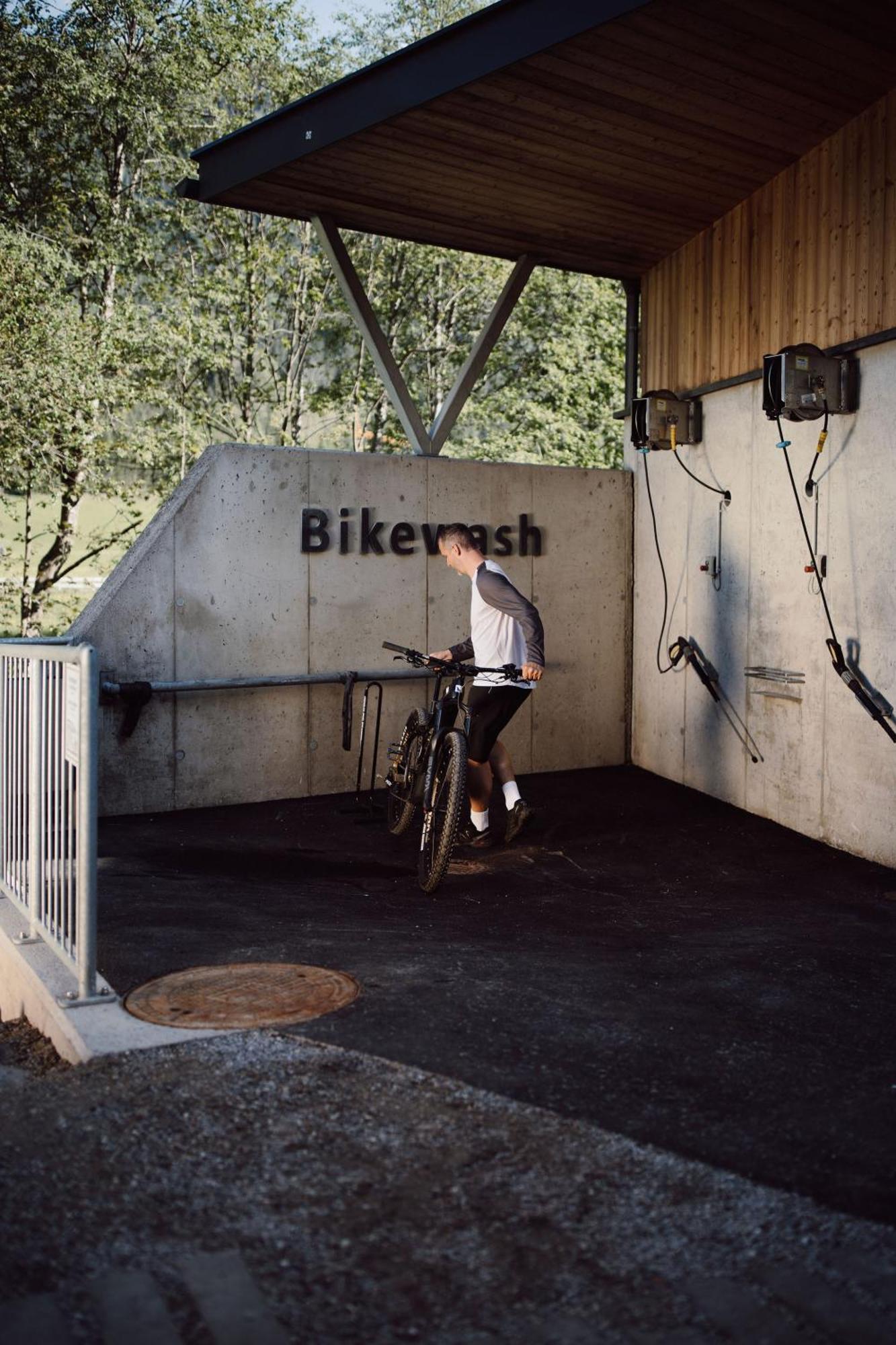 Dips&Drops - The First Bike And Ski Hub Флахау Екстер'єр фото