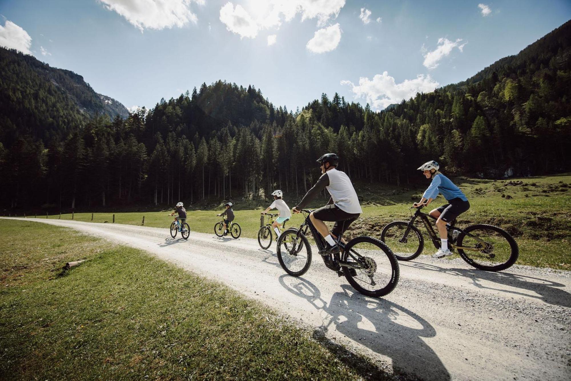 Dips&Drops - The First Bike And Ski Hub Флахау Екстер'єр фото